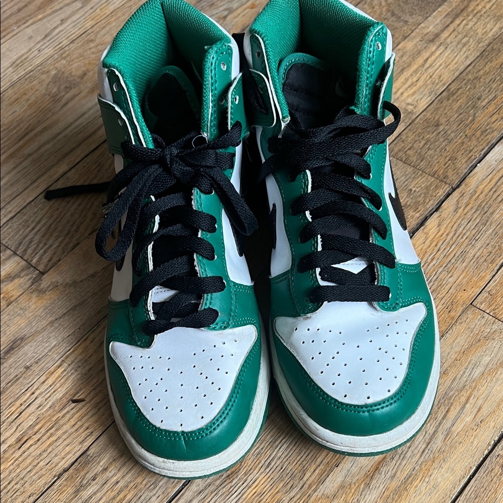 Nike Kids High-Top Sneakers in Green, White and Black